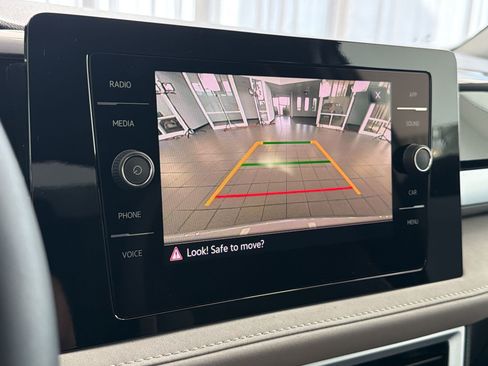 New 2026 Volkswagen Taos SE FWD image 19