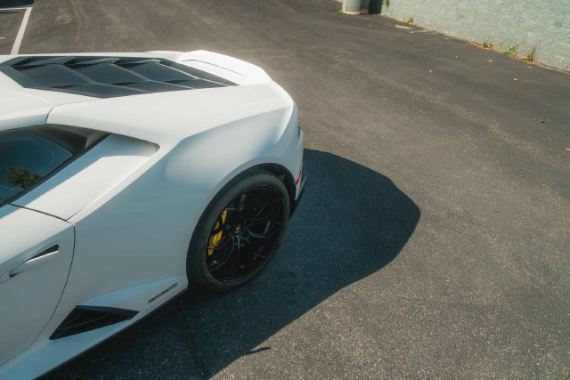 Used 2020 Lamborghini Huracan EVO RWD image 30