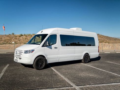 Used 2024 Mercedes-Benz Sprinter 2500 image 2