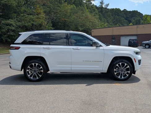 Used 2023 Jeep Grand Cherokee Overland w/ Adv Protech Group III RWD image 10