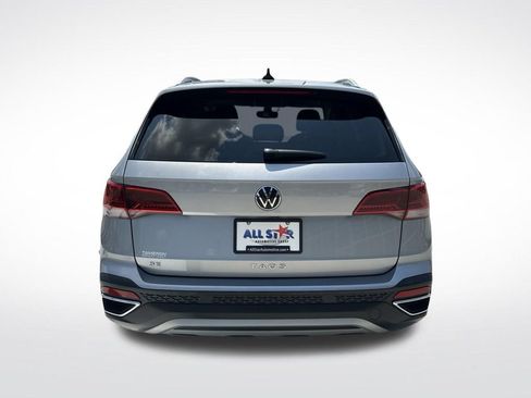Used 2024 Volkswagen Taos SE FWD image 7