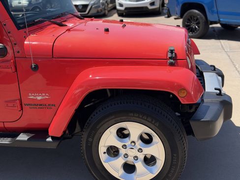 Used 2013 Jeep Wrangler Unlimited Sahara w/ Connectivity Group AWD/4WD image 17