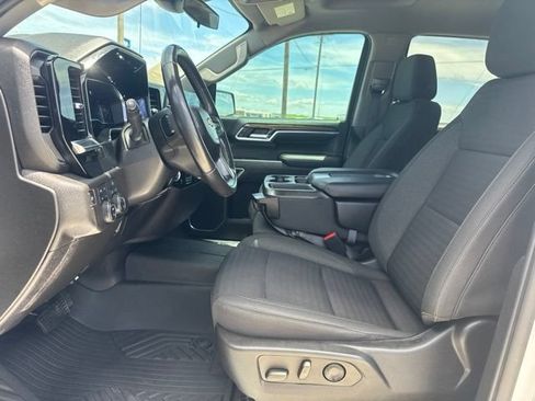 Used 2022 Chevrolet Silverado 1500 LT AWD/4WD image 2