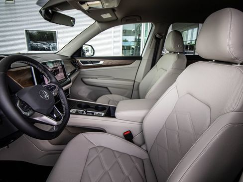 New 2026 Volkswagen Atlas SE FWD image 25