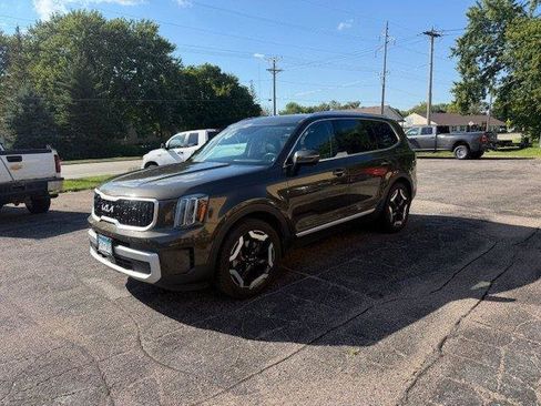 Used 2024 Kia Telluride EX w/ EX Captain's Chair Package image 1