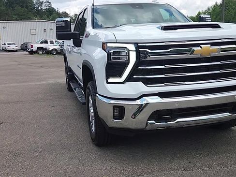 Used 2024 Chevrolet Silverado 2500 LTZ w/ LTZ Convenience Package AWD/4WD image 9