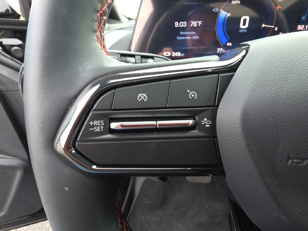 Used 2025 Chevrolet Equinox EV RS w/ Convenience Package II FWD image 18