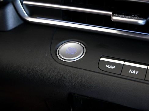 Used 2024 Hyundai Elantra SEL image 16