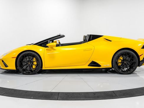 Used 2022 Lamborghini Huracan EVO RWD image 6