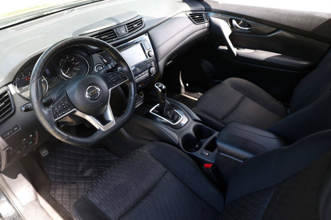 Used 2018 Nissan Rogue SV AWD/4WD image 4