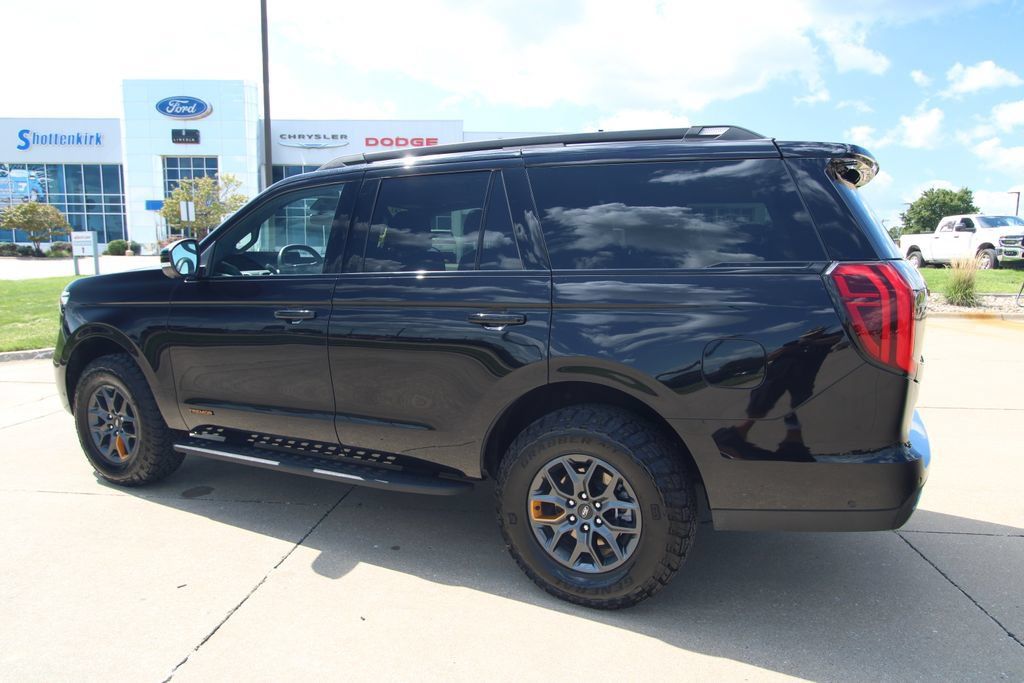 Used 2025 Ford Expedition Tremor AWD/4WD image 18
