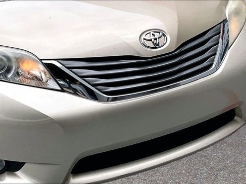 Used 2013 Toyota Sienna XLE FWD image 33