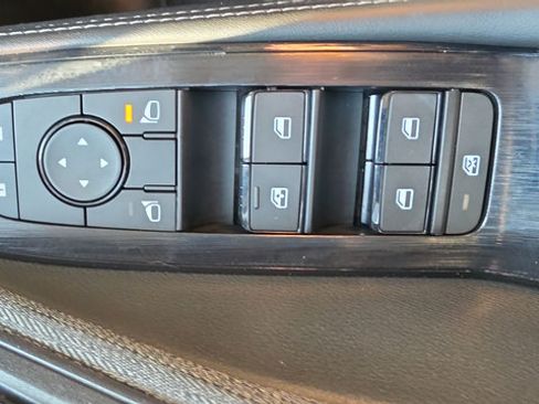 Used 2023 Nissan Rogue SV FWD image 23