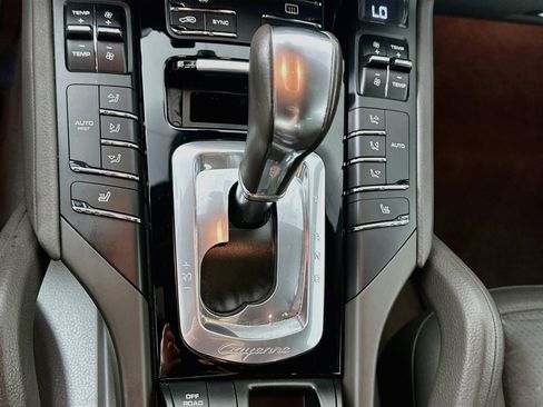 Used 2016 Porsche Cayenne AWD/4WD image 23