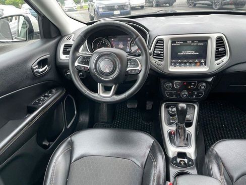 Used 2019 Jeep Compass Latitude w/ Popular Equipment Group AWD/4WD image 9