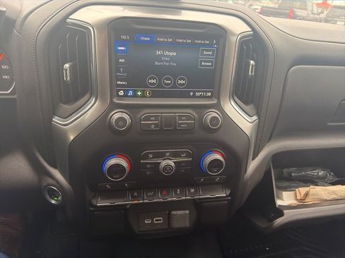 Used 2022 Chevrolet Silverado 1500 LT image 11