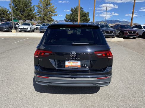 Used 2022 Volkswagen Tiguan SE w/ Panoramic Sunroof Package FWD image 44