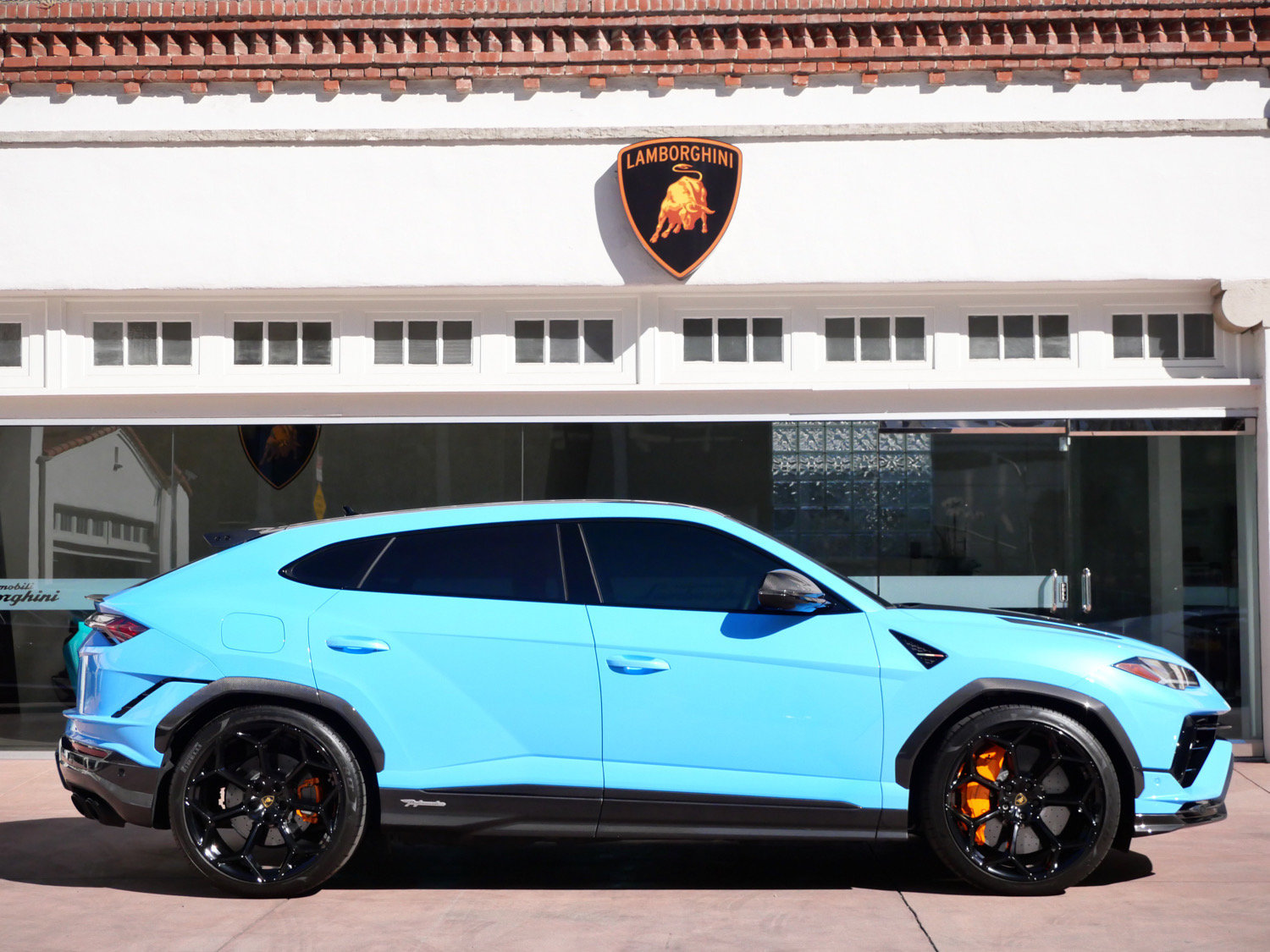 Used 2024 Lamborghini Urus Performante AWD/4WD image 2