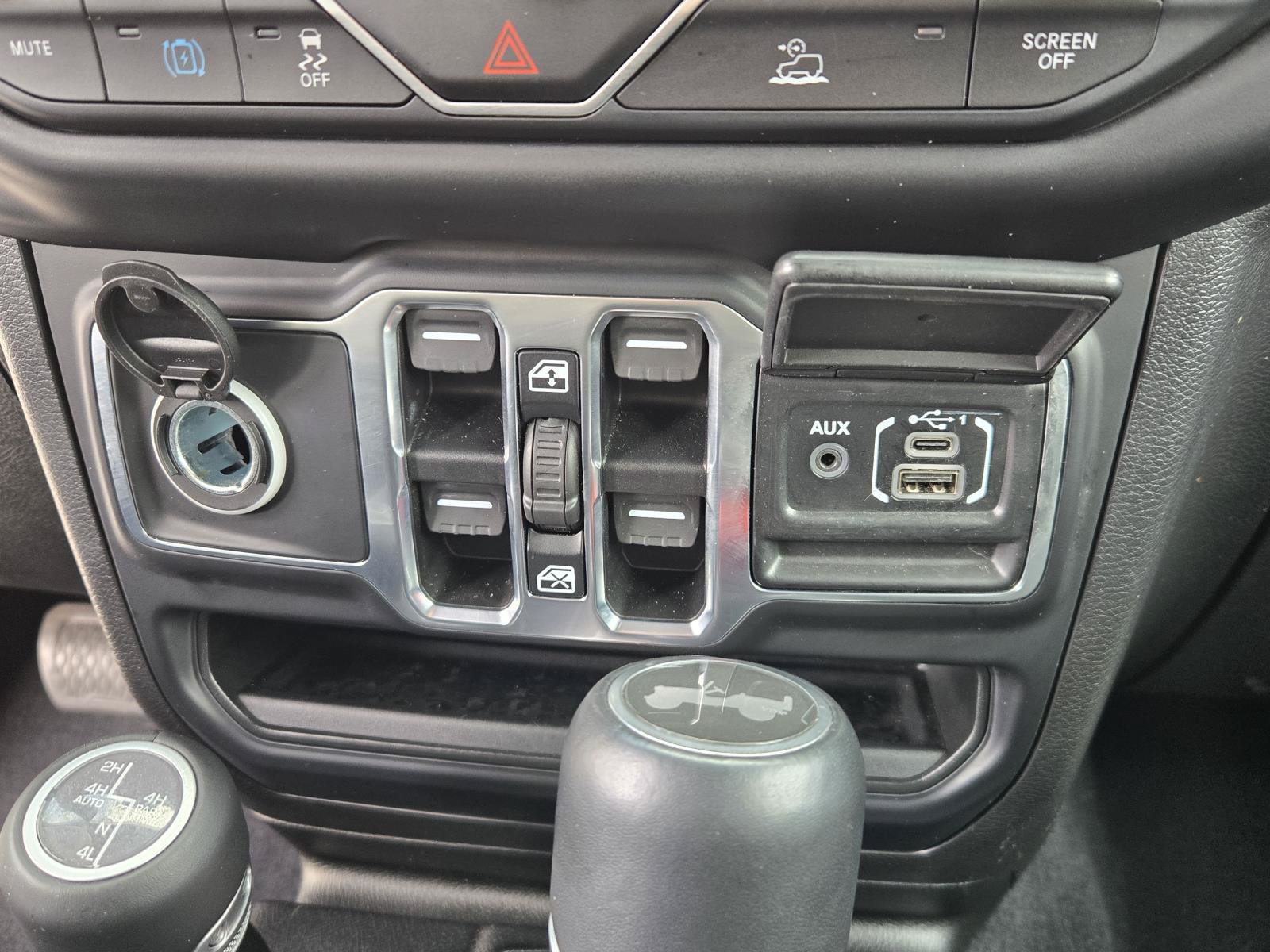 Used 2021 Jeep Wrangler Unlimited Sahara AWD/4WD image 15