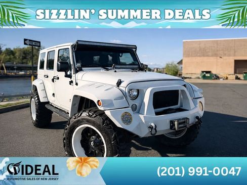 Used 2016 Jeep Wrangler Unlimited Sahara w/ Connectivity Group AWD/4WD image 1