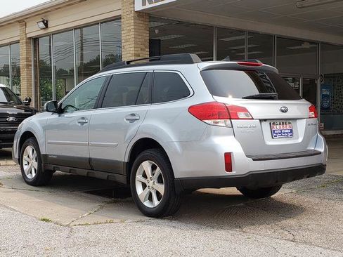 Used 2014 Subaru Outback 2.5i Limited w/ Moonroof Package AWD/4WD image 3
