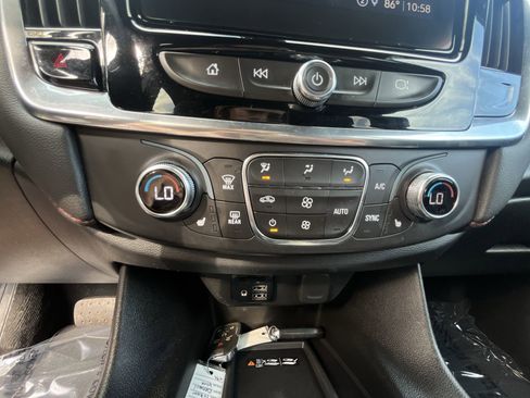 Certified 2023 Chevrolet Traverse RS image 11