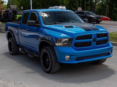 Used 2019 RAM 1500 Express w/ Express Value Package AWD/4WD image 3