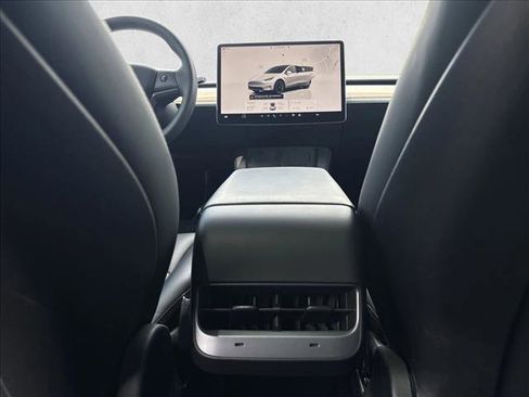 Used 2023 Tesla Model Y Long Range AWD/4WD image 18