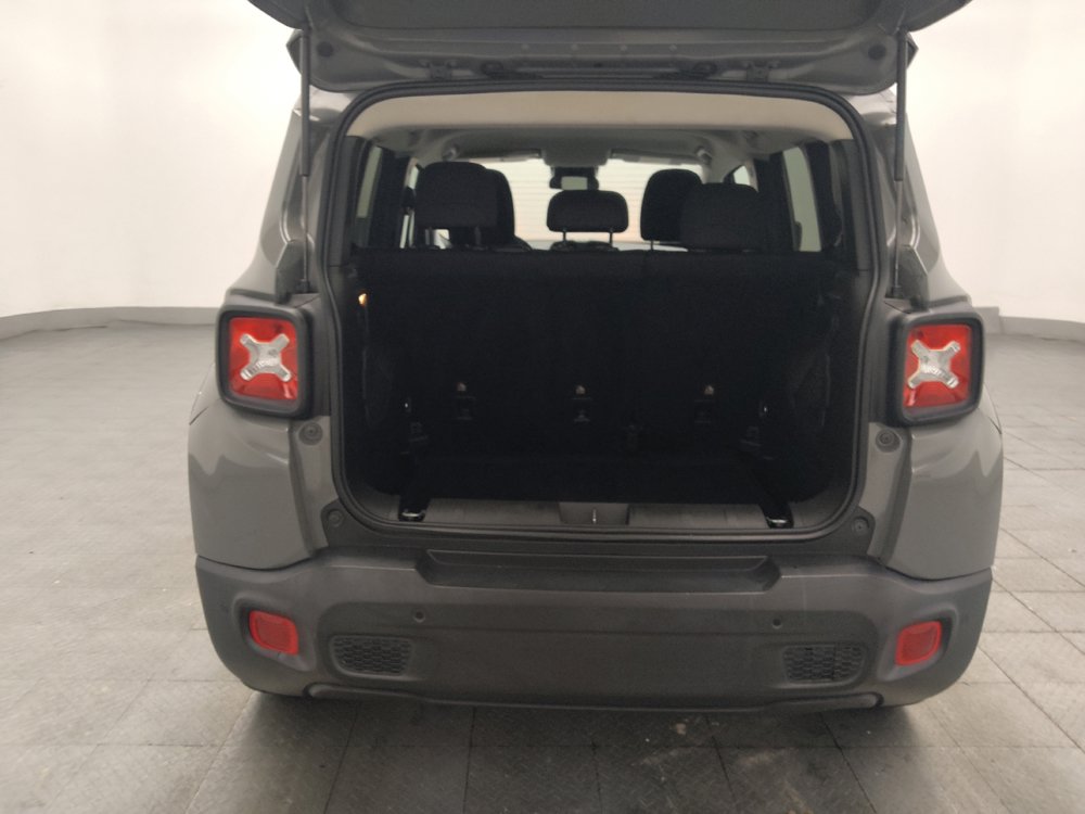 Used 2020 Jeep Renegade Latitude w/ UConnect 8.4 Nav Group FWD image 29