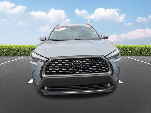 Certified 2024 Toyota Corolla Cross XLE image 9