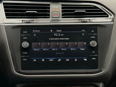 Used 2021 Volkswagen Tiguan SE image 30