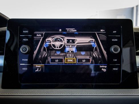 Certified 2025 Volkswagen Taos SE w/ Panoramic Sunroof Package FWD image 42