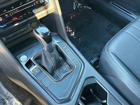 Used 2023 Volkswagen Tiguan SE R-Line image 28