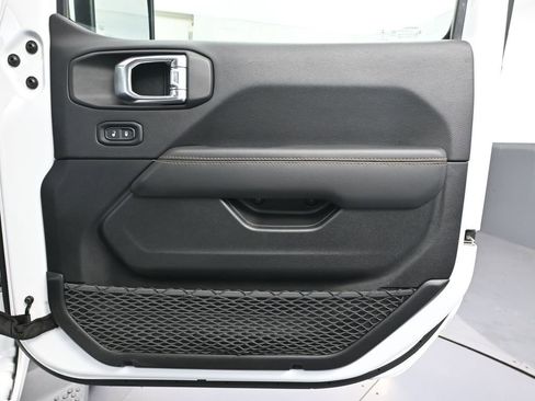 Used 2021 Jeep Wrangler Unlimited Sahara image 44