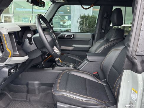 Used 2023 Ford Bronco Badlands image 8