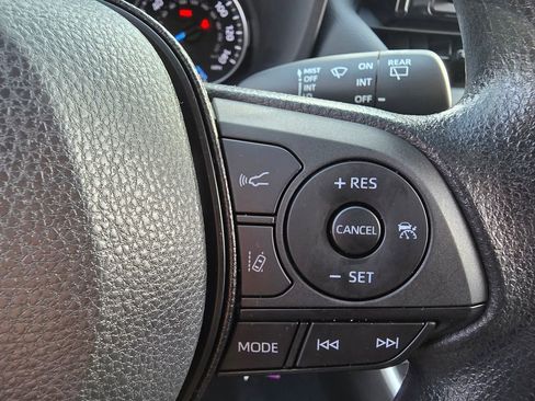 Used 2022 Toyota RAV4 LE image 24