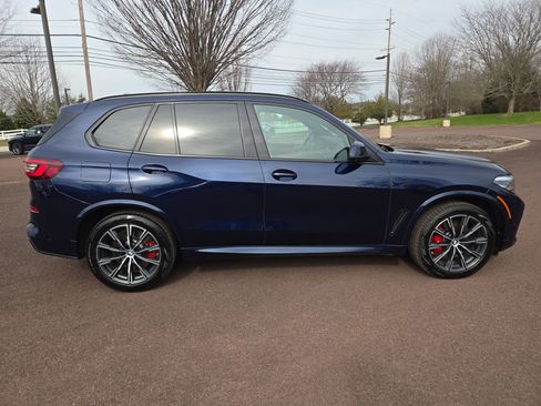 Used 2022 BMW X5 M50i image 2