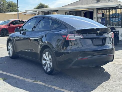 Used 2020 Tesla Model Y Long Range image 2