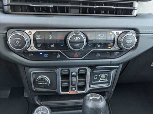 Certified 2025 Jeep Wrangler Unlimited Sahara AWD/4WD image 32