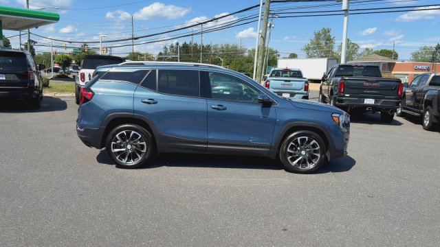 Certified 2024 GMC Terrain SLT w/ Infotainment Package II AWD/4WD image 9