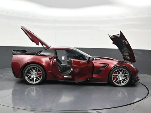 Used 2017 Chevrolet Corvette Grand Sport w/ Carbon Flash Badge Package RWD image 33