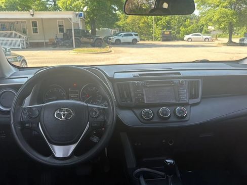 Used 2017 Toyota RAV4 LE AWD/4WD image 14