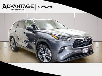 Used 2023 Toyota Highlander XLE AWD/4WD video 1