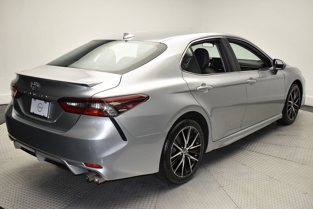 Used 2023 Toyota Camry SE FWD image 5