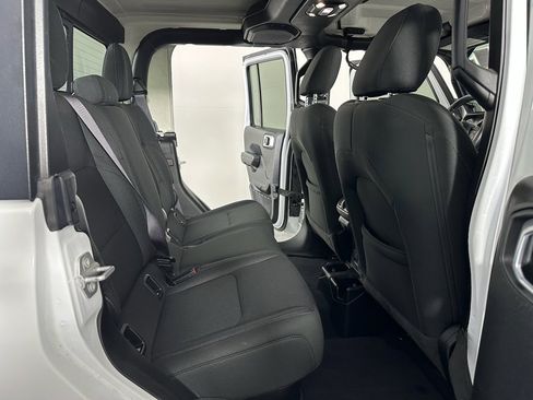 Used 2021 Jeep Gladiator Sport image 10