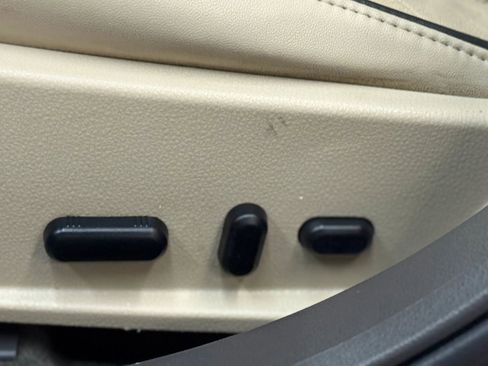 Used 2012 Lincoln MKZ Hybrid image 24