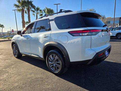 Used 2022 Nissan Pathfinder SV image 4