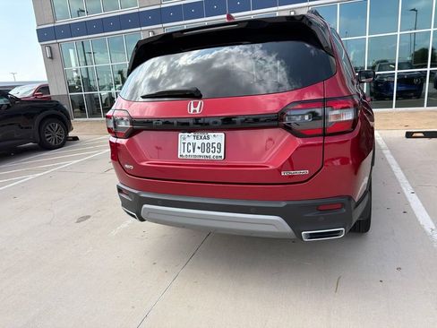 Used 2023 Honda Pilot Touring image 4