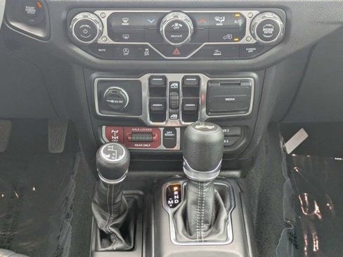 Used 2024 Jeep Wrangler Unlimited Sport AWD/4WD image 19
