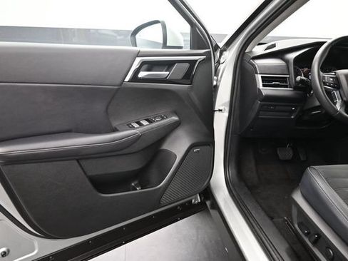 Used 2025 Mitsubishi Outlander SE AWD/4WD image 17